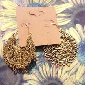 Two pair gold tone earrings
